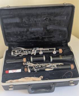 1017933 Bundy Selmer Co Resonite Clarinet With Hard Shell Vintage Case #1017933 Used Con