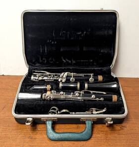577331 Bundy Woodwind Clarinet With Hard Carrying Case