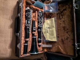 605484 King Tempo Clarinet....w/ Case And Accessories