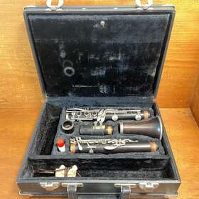 A8017 Le Blanc Normandy 4 Wooden Clarinet France With Carrying Case B7