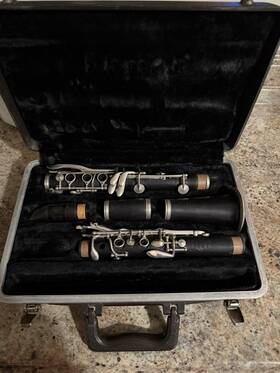 137269 Selmer Signet 100 Wood Clarinet With Case. Usa