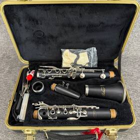 Clsol300r Selmer Bb Clarinet Soloist 300 Case And Accessories Serial P0193283