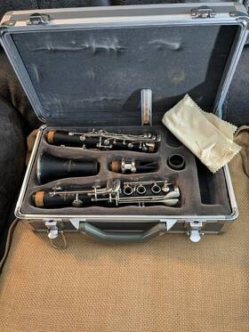 0466 Suzuki #0466 Musique Clarinet With Case And Accessories
