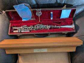 B-6363 Symphony Vintage 1936 Metal Clarinet With Display Shelf / Accessories/case