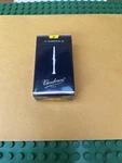Vandoren Traditional Bb Clarinet Reeds Strength 3 Box Of 10 Shown Pictures. Fixed Price $19.99.