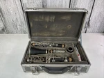 Suzuki Musique Clarinet W/ Case And Accessories. Fixed Price $80.00.