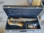 Selmer Alto Saxophone Brass Lacquered W/ Case, Mouthpiece, Reeds, Swab. Fixed Price $175.50.